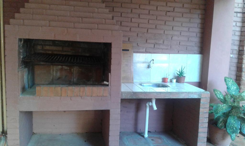 La Casa De Pedro Hostel Encarnación Екстериор снимка